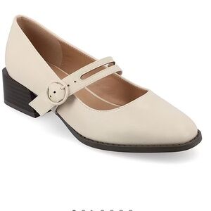 Journee Collection Savvi Womens Round Closed Toe Flat Heel Pumps new 7.5M ivory